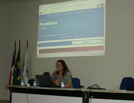 A especialista Deborah Dias apresentou três bases de dados que podem ser utilizadas por acadêmicos